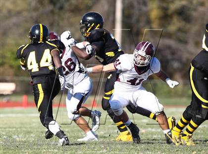 Thumbnail 3 in DeSmet Jesuit vs. Hazelwood Central (MSHSAA District Playoff) photogallery.