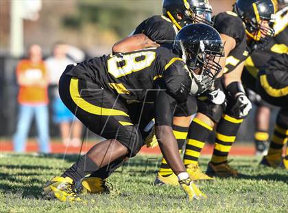 Thumbnail 2 in DeSmet Jesuit vs. Hazelwood Central (MSHSAA District Playoff) photogallery.