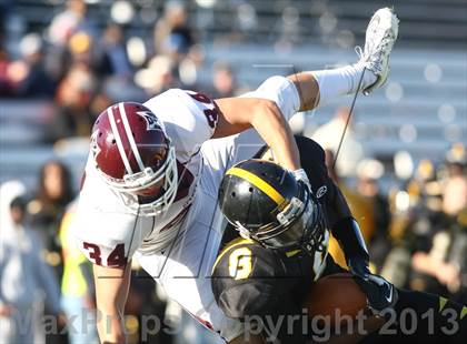 Thumbnail 1 in DeSmet Jesuit vs. Hazelwood Central (MSHSAA District Playoff) photogallery.