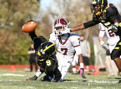 Thumbnail 2 in DeSmet Jesuit vs. Hazelwood Central (MSHSAA District Playoff) photogallery.