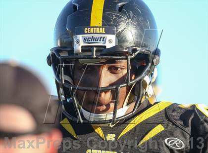 Thumbnail 2 in DeSmet Jesuit vs. Hazelwood Central (MSHSAA District Playoff) photogallery.