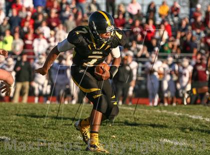 Thumbnail 1 in DeSmet Jesuit vs. Hazelwood Central (MSHSAA District Playoff) photogallery.