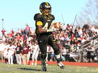 Thumbnail 3 in DeSmet Jesuit vs. Hazelwood Central (MSHSAA District Playoff) photogallery.