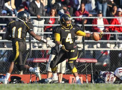 Thumbnail 2 in DeSmet Jesuit vs. Hazelwood Central (MSHSAA District Playoff) photogallery.