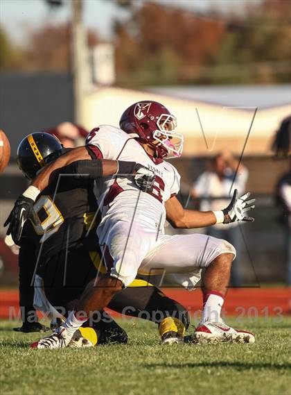 Thumbnail 3 in DeSmet Jesuit vs. Hazelwood Central (MSHSAA District Playoff) photogallery.