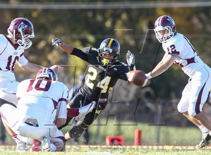 Thumbnail 2 in DeSmet Jesuit vs. Hazelwood Central (MSHSAA District Playoff) photogallery.