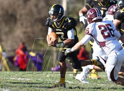 Thumbnail 1 in DeSmet Jesuit vs. Hazelwood Central (MSHSAA District Playoff) photogallery.