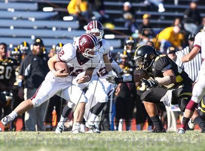 Thumbnail 3 in DeSmet Jesuit vs. Hazelwood Central (MSHSAA District Playoff) photogallery.