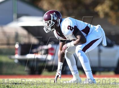 Thumbnail 2 in DeSmet Jesuit vs. Hazelwood Central (MSHSAA District Playoff) photogallery.