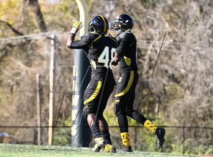 Thumbnail 3 in DeSmet Jesuit vs. Hazelwood Central (MSHSAA District Playoff) photogallery.