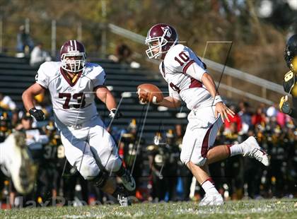 Thumbnail 1 in DeSmet Jesuit vs. Hazelwood Central (MSHSAA District Playoff) photogallery.