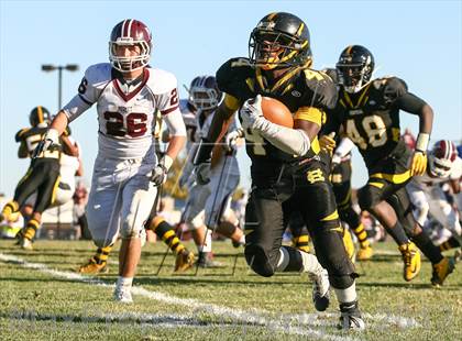 Thumbnail 3 in DeSmet Jesuit vs. Hazelwood Central (MSHSAA District Playoff) photogallery.