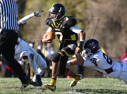 Thumbnail 3 in DeSmet Jesuit vs. Hazelwood Central (MSHSAA District Playoff) photogallery.
