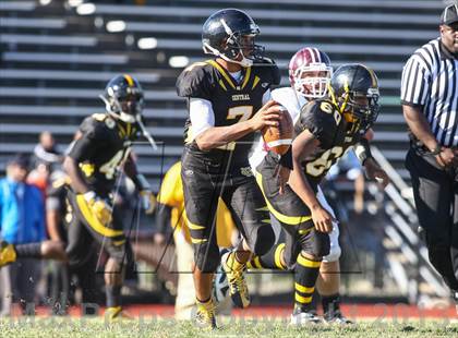 Thumbnail 1 in DeSmet Jesuit vs. Hazelwood Central (MSHSAA District Playoff) photogallery.