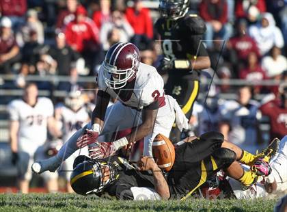Thumbnail 2 in DeSmet Jesuit vs. Hazelwood Central (MSHSAA District Playoff) photogallery.