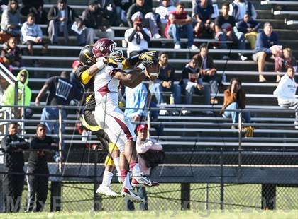 Thumbnail 3 in DeSmet Jesuit vs. Hazelwood Central (MSHSAA District Playoff) photogallery.