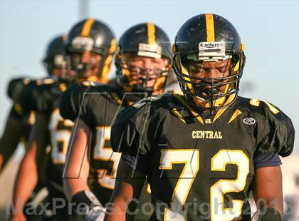 Thumbnail 2 in DeSmet Jesuit vs. Hazelwood Central (MSHSAA District Playoff) photogallery.