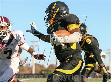 Thumbnail 2 in DeSmet Jesuit vs. Hazelwood Central (MSHSAA District Playoff) photogallery.