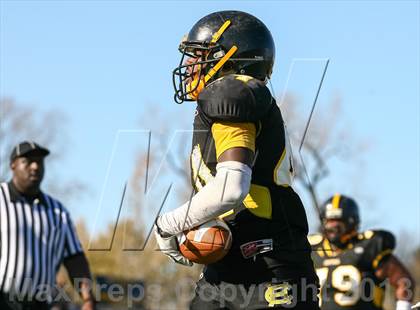 Thumbnail 1 in DeSmet Jesuit vs. Hazelwood Central (MSHSAA District Playoff) photogallery.