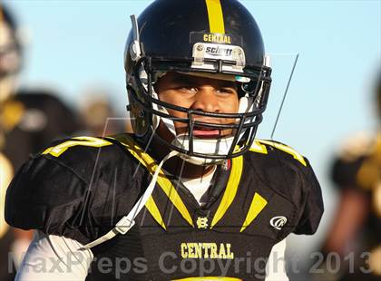 Thumbnail 1 in DeSmet Jesuit vs. Hazelwood Central (MSHSAA District Playoff) photogallery.
