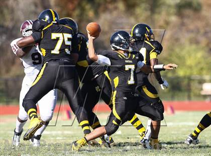 Thumbnail 3 in DeSmet Jesuit vs. Hazelwood Central (MSHSAA District Playoff) photogallery.