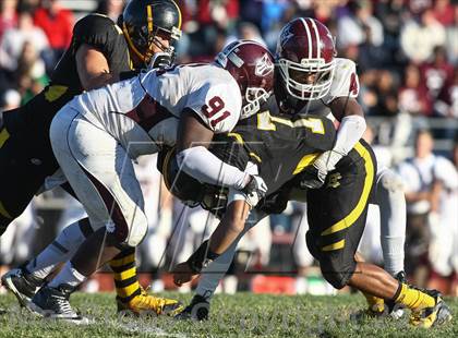 Thumbnail 1 in DeSmet Jesuit vs. Hazelwood Central (MSHSAA District Playoff) photogallery.