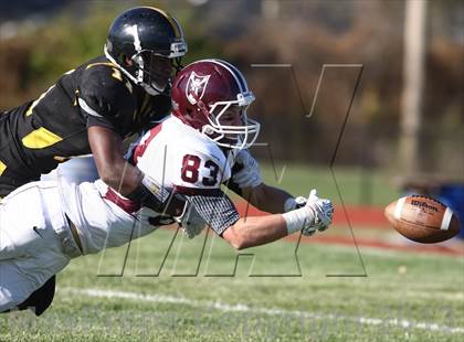 Thumbnail 3 in DeSmet Jesuit vs. Hazelwood Central (MSHSAA District Playoff) photogallery.