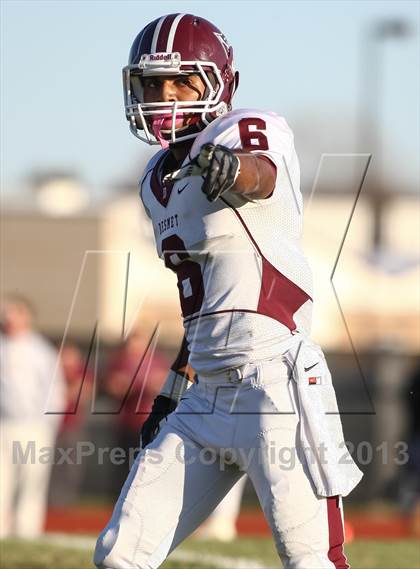 Thumbnail 3 in DeSmet Jesuit vs. Hazelwood Central (MSHSAA District Playoff) photogallery.