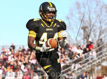 Thumbnail 2 in DeSmet Jesuit vs. Hazelwood Central (MSHSAA District Playoff) photogallery.