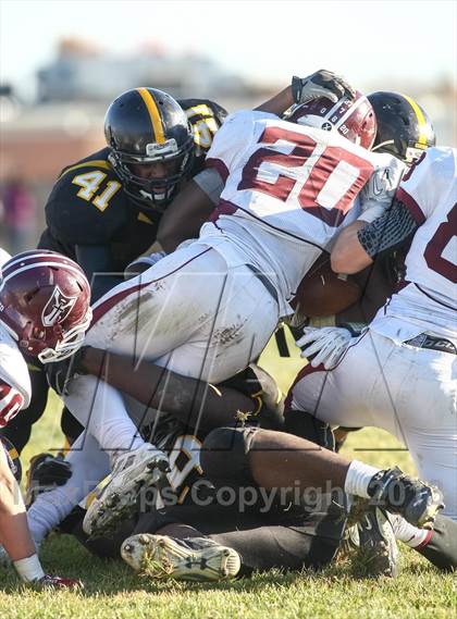 Thumbnail 1 in DeSmet Jesuit vs. Hazelwood Central (MSHSAA District Playoff) photogallery.