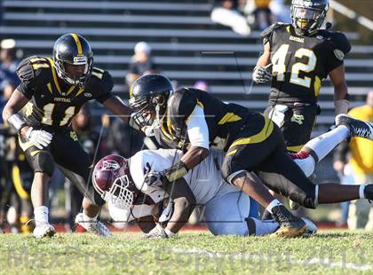 Thumbnail 2 in DeSmet Jesuit vs. Hazelwood Central (MSHSAA District Playoff) photogallery.
