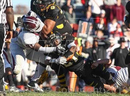 Thumbnail 3 in DeSmet Jesuit vs. Hazelwood Central (MSHSAA District Playoff) photogallery.