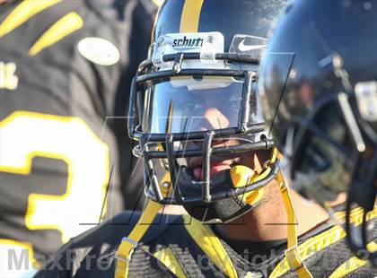 Thumbnail 1 in DeSmet Jesuit vs. Hazelwood Central (MSHSAA District Playoff) photogallery.