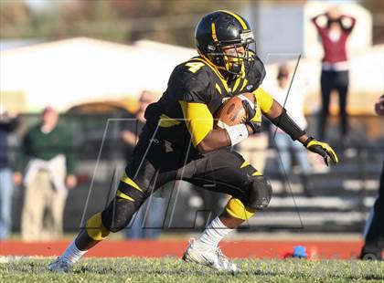 Thumbnail 3 in DeSmet Jesuit vs. Hazelwood Central (MSHSAA District Playoff) photogallery.