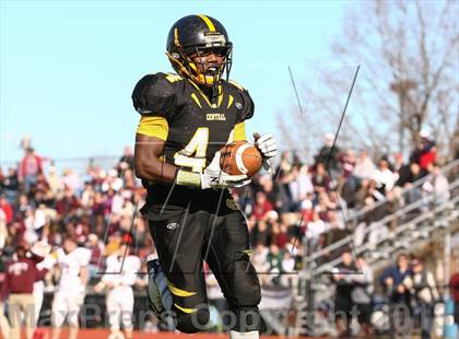 Thumbnail 1 in DeSmet Jesuit vs. Hazelwood Central (MSHSAA District Playoff) photogallery.