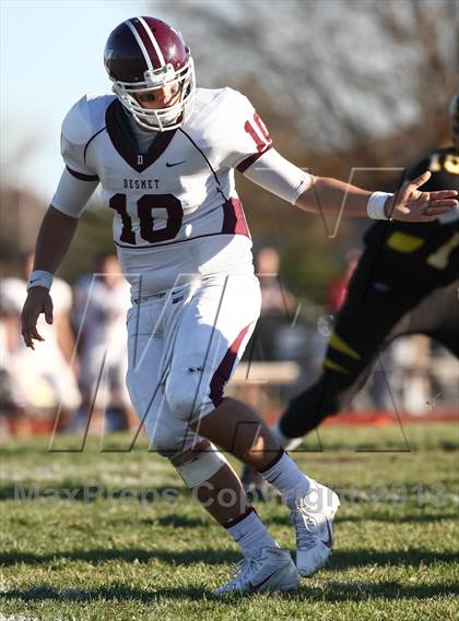 Thumbnail 3 in DeSmet Jesuit vs. Hazelwood Central (MSHSAA District Playoff) photogallery.