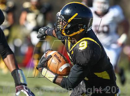 Thumbnail 2 in DeSmet Jesuit vs. Hazelwood Central (MSHSAA District Playoff) photogallery.