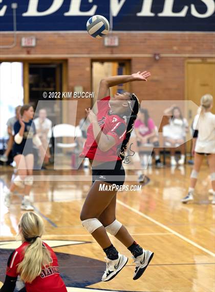 Thumbnail 1 in Grand Blanc vs. Grosse Pointe South (GPS Quad) photogallery.