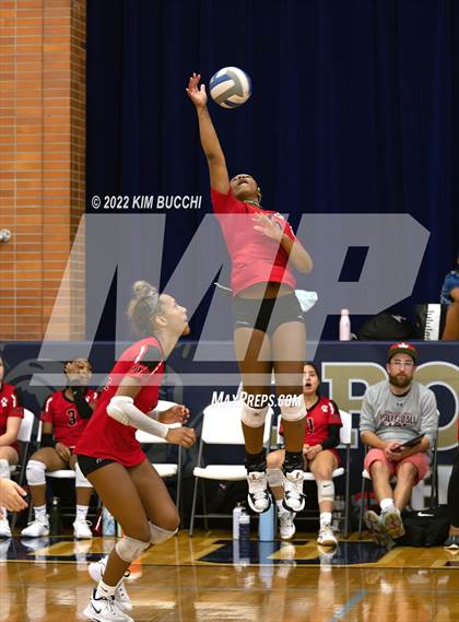 Thumbnail 2 in Grand Blanc vs. Grosse Pointe South (GPS Quad) photogallery.