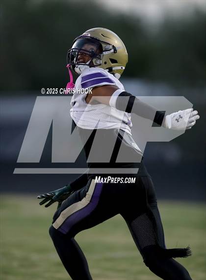 Thumbnail 1 in Sabino @ Sahuaro photogallery.