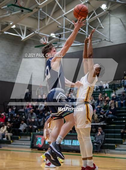 Thumbnail 2 in Gonzaga Prep vs. O'Dea (Hardwood Invite 1st Round) photogallery.