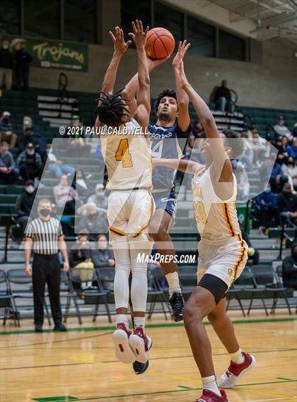 Thumbnail 2 in Gonzaga Prep vs. O'Dea (Hardwood Invite 1st Round) photogallery.