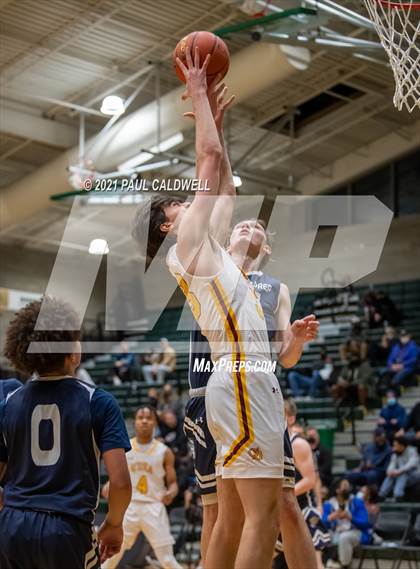 Thumbnail 3 in Gonzaga Prep vs. O'Dea (Hardwood Invite 1st Round) photogallery.