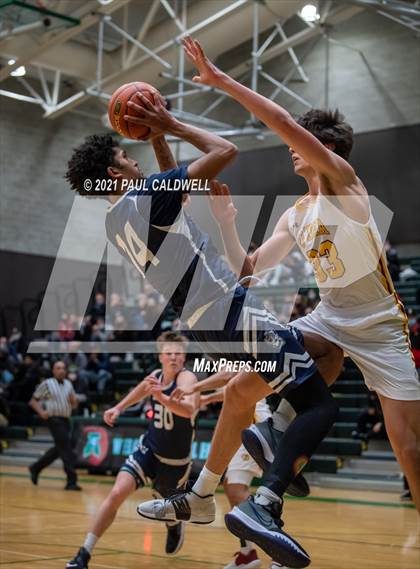 Thumbnail 2 in Gonzaga Prep vs. O'Dea (Hardwood Invite 1st Round) photogallery.