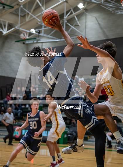 Thumbnail 3 in Gonzaga Prep vs. O'Dea (Hardwood Invite 1st Round) photogallery.