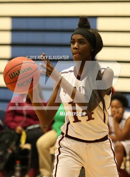 Thumbnail 1 in Sumner vs. Collegiate Medicine & Bioscience photogallery.