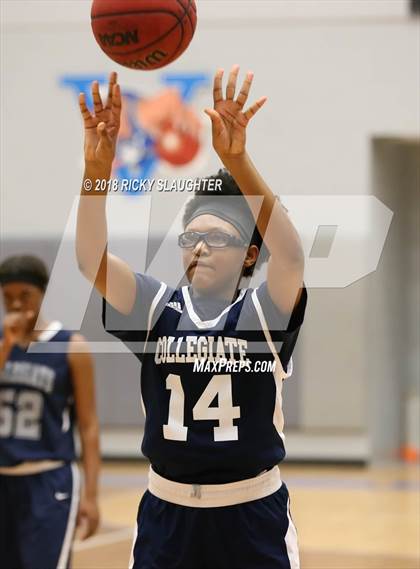 Thumbnail 3 in Sumner vs. Collegiate Medicine & Bioscience photogallery.
