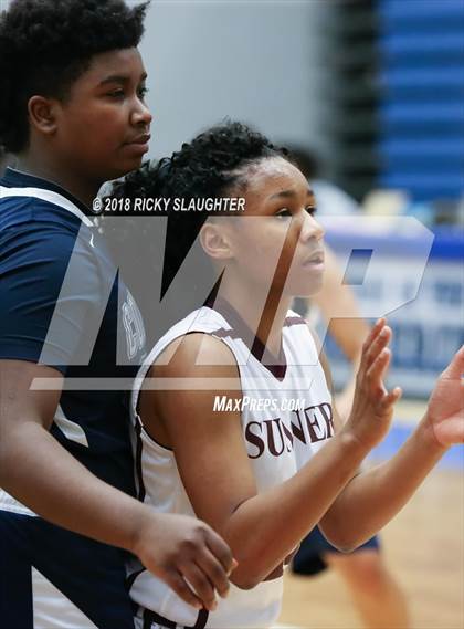 Thumbnail 2 in Sumner vs. Collegiate Medicine & Bioscience photogallery.