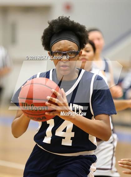 Thumbnail 2 in Sumner vs. Collegiate Medicine & Bioscience photogallery.