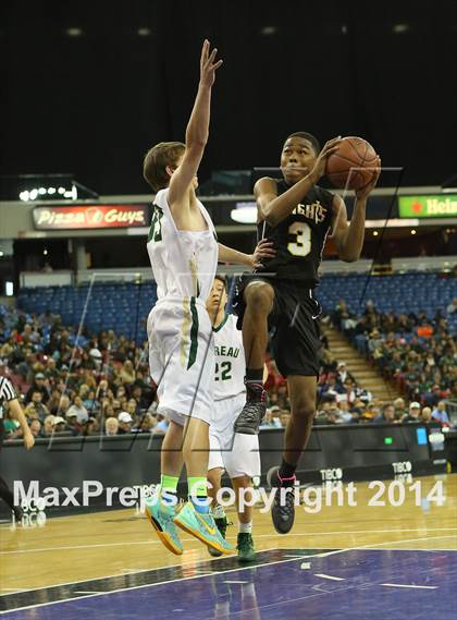 Thumbnail 2 in Bishop Montgomery vs. Moreau Catholic (CIF State D2 Final) photogallery.